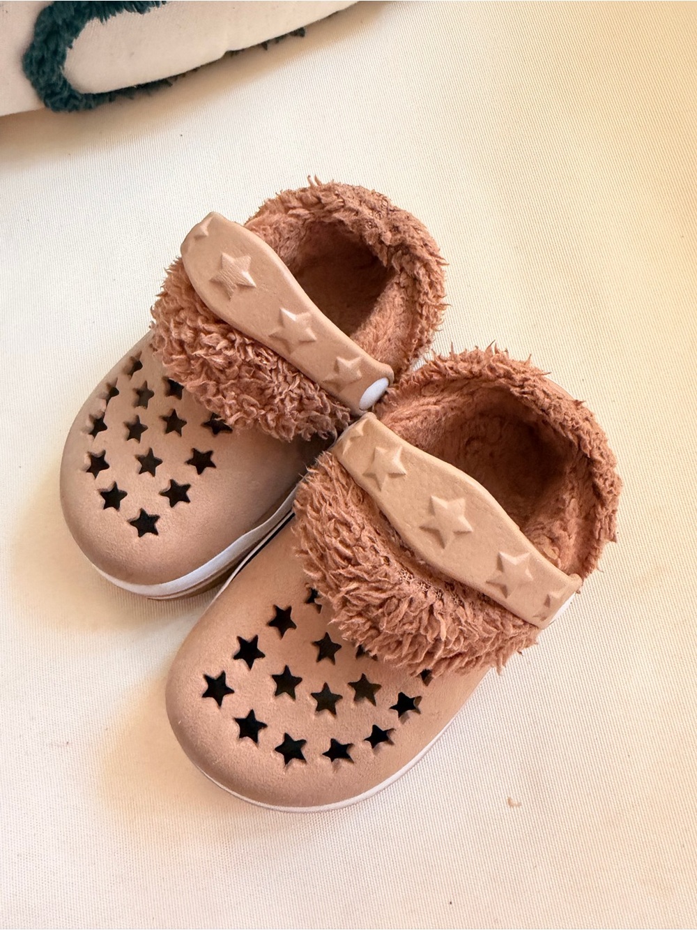 Kids Star Cutout Clogs